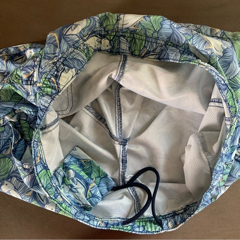 VINEYARD VINES Men's 7" Fish Print Chappy Swim Trunks Blue Green Size Small - Picture 8 of 12